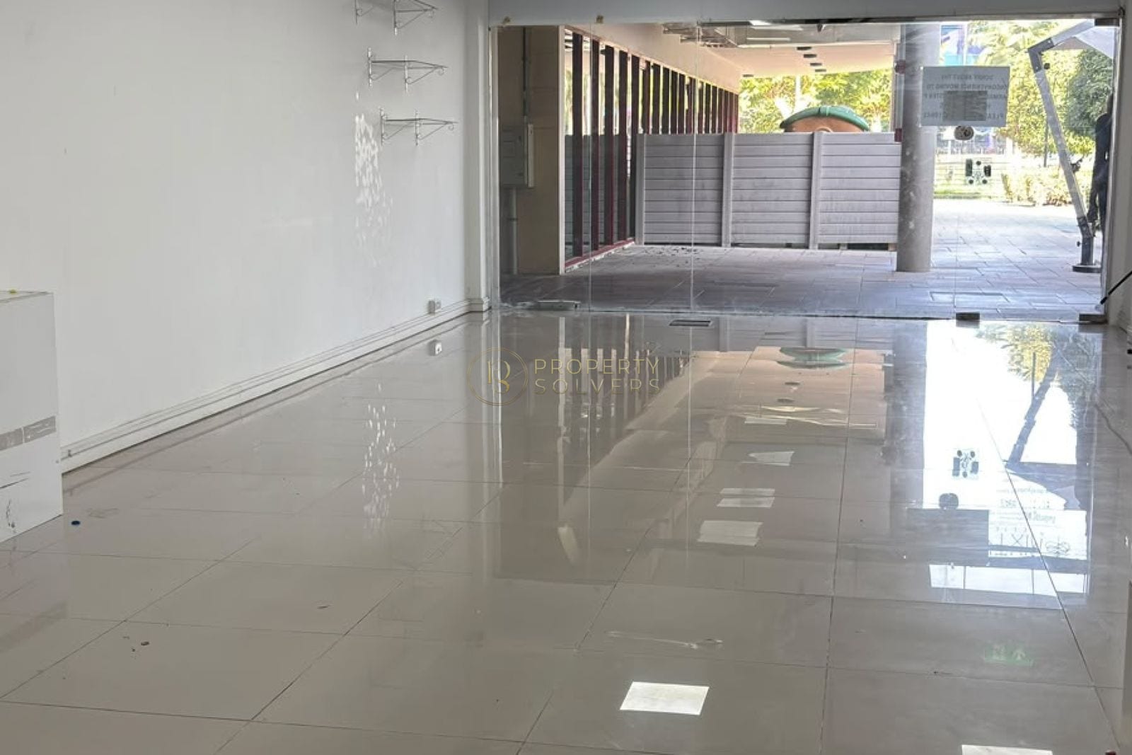 Spacious Space | Unfurnished | High Visibility